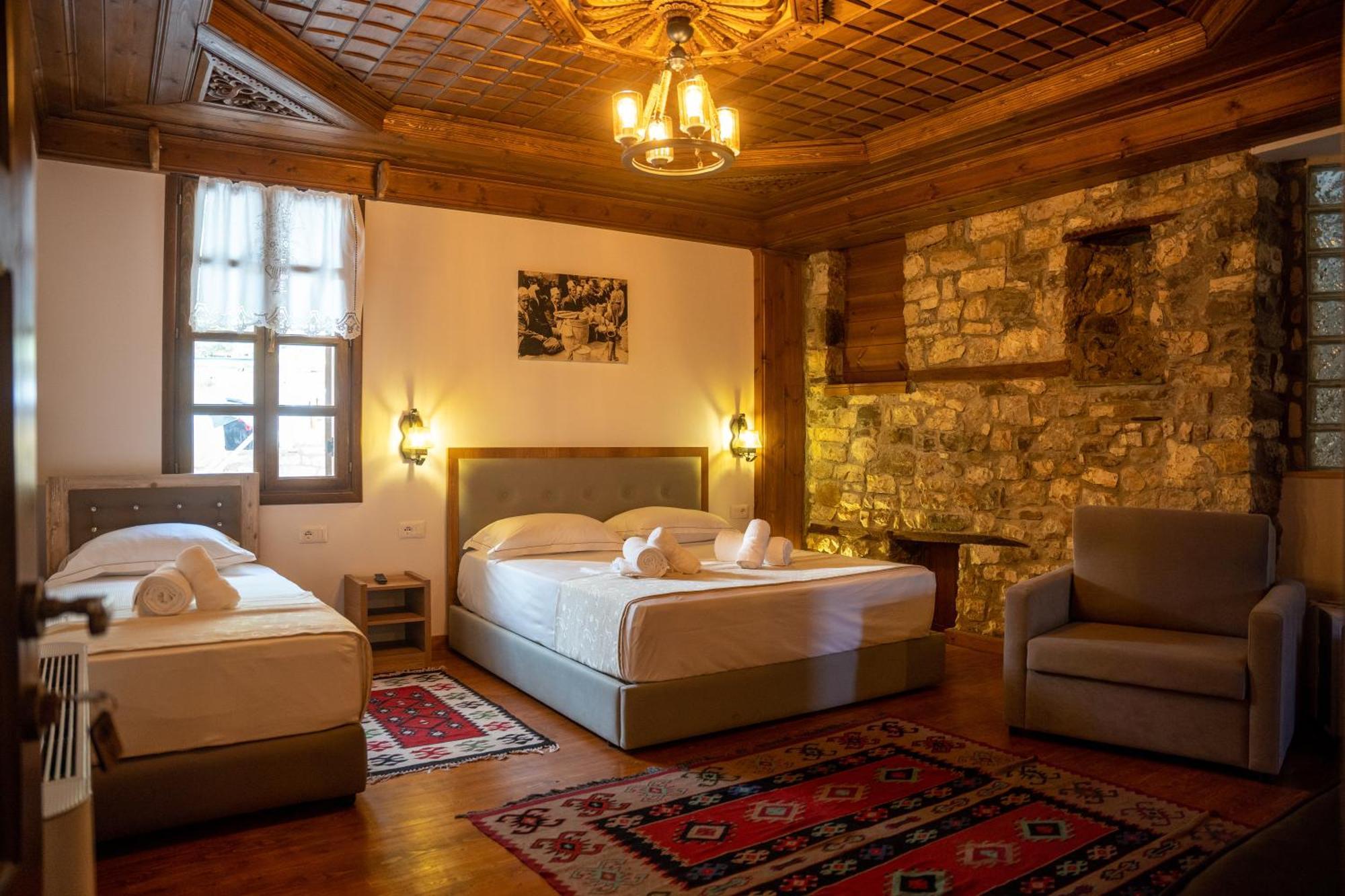 Hotel Kapllani Berat Bagian luar foto
